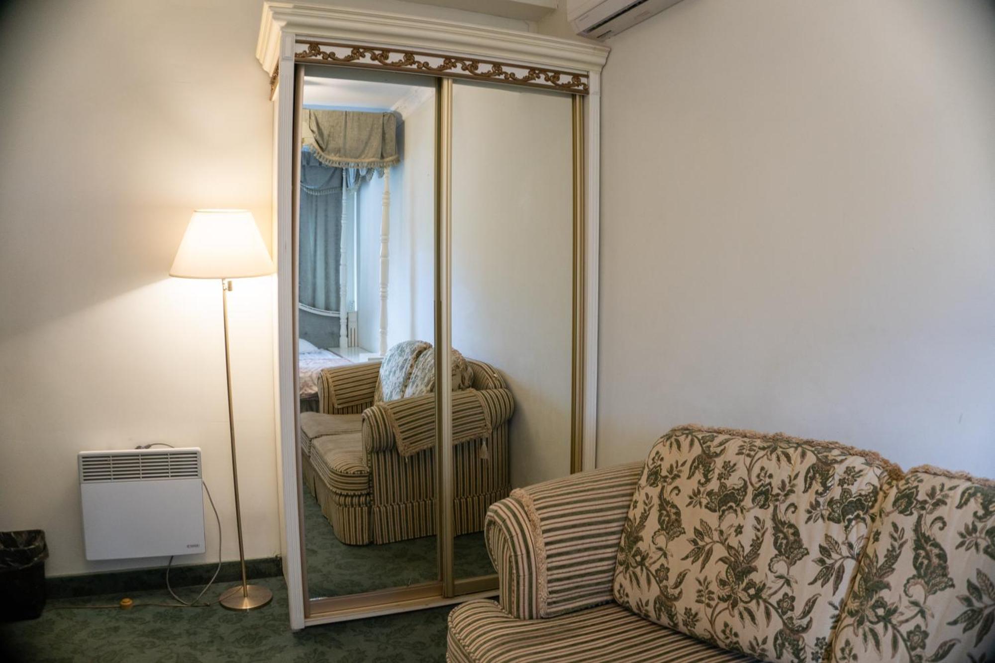 роял сити Готель 4*