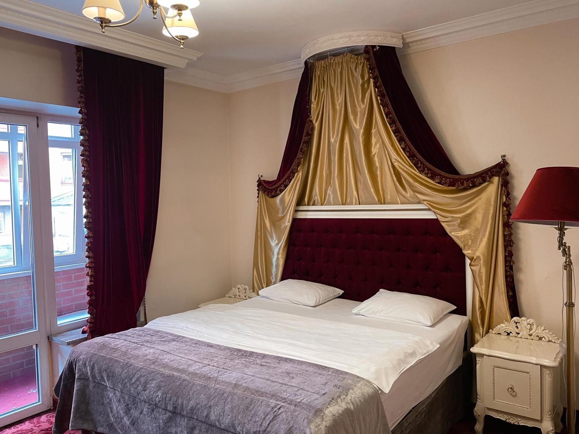 роял сити Готель 4*