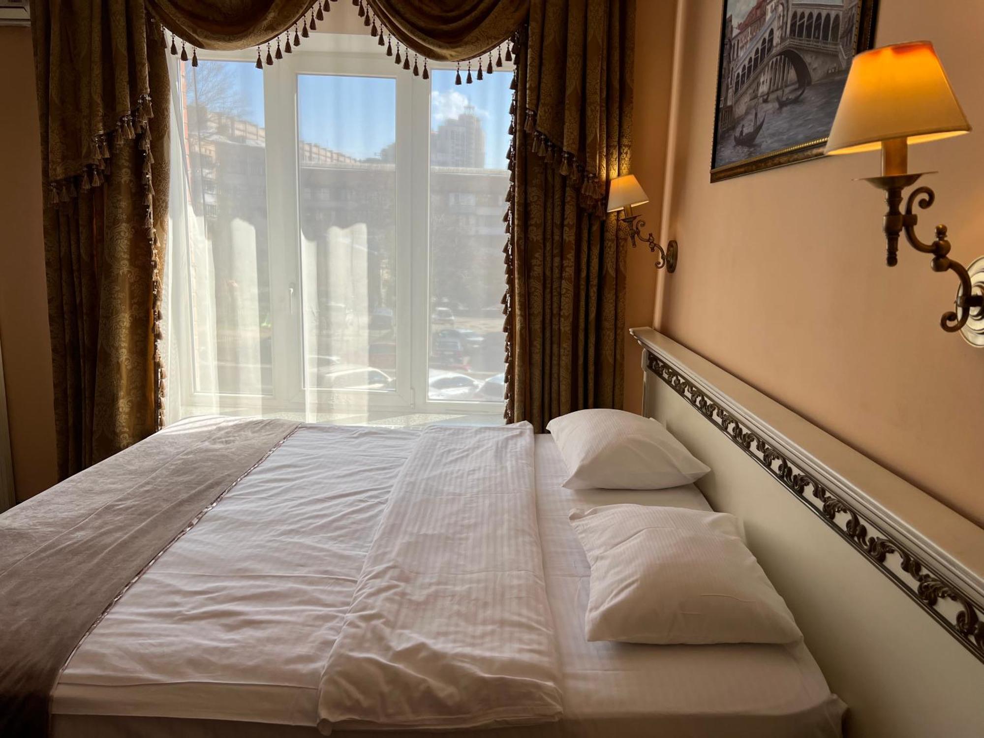 роял сити Готель 4*