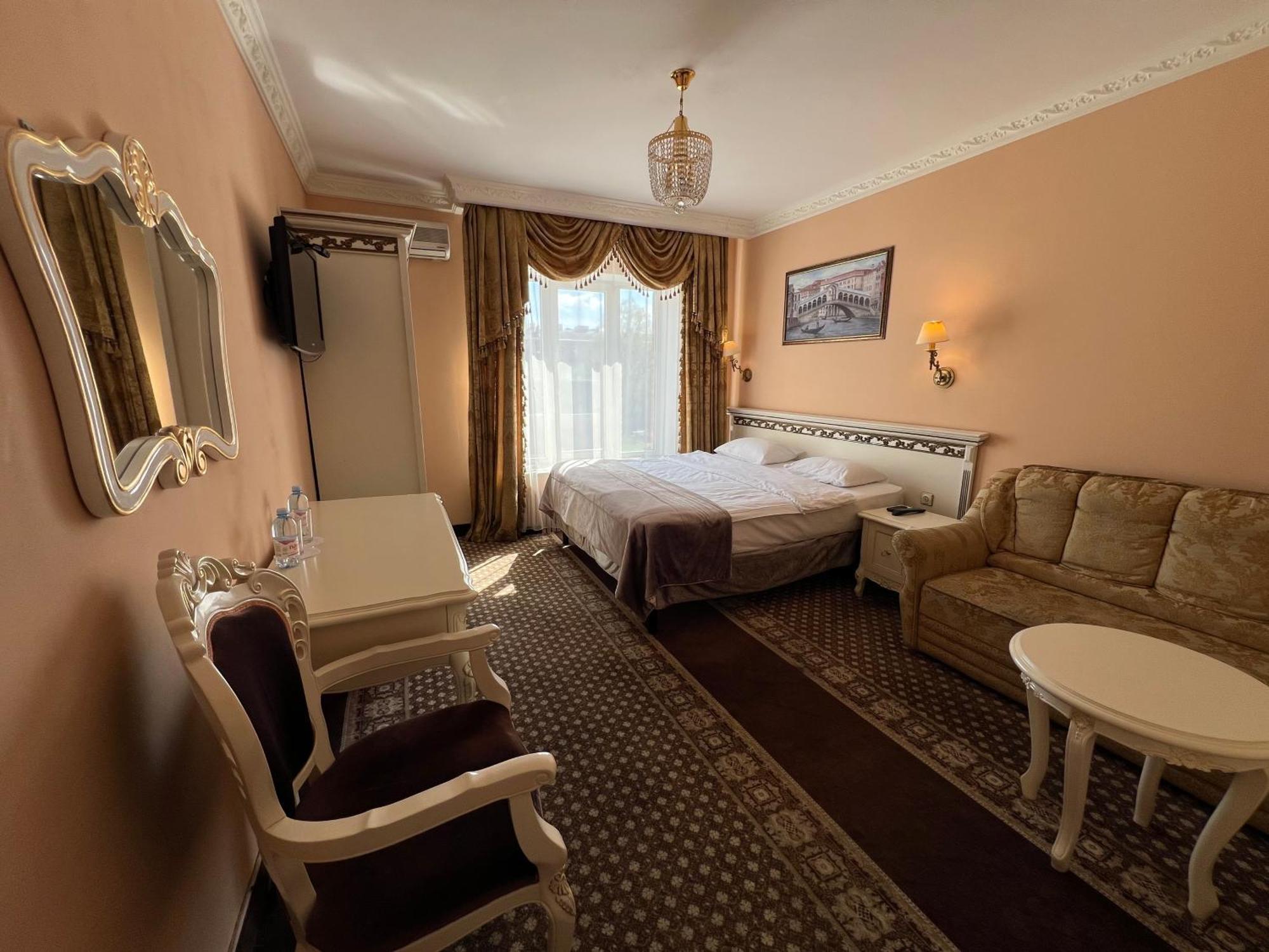 роял сити Отель 4*